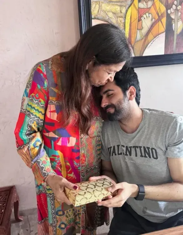 आयुष्मान खुराना की मां ने 'पति पत्नी और वो दो' देख खुलकर हंसीं, बेटे ने शेयर किया भावुक पोस्ट