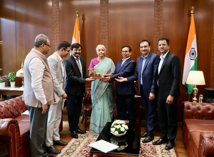 वित्त मंत्री सीतारमण ने वर्ल्ड बैंक के नीलकंठ मिश्रा, NPCI के दिलीप असबे और CPAI प्रतिनिधियों से की अलग-अलग बैठकें