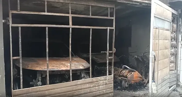 Delhi fire: Fateh Nagar building blaze spreads to 4 floors, 9 rescued
