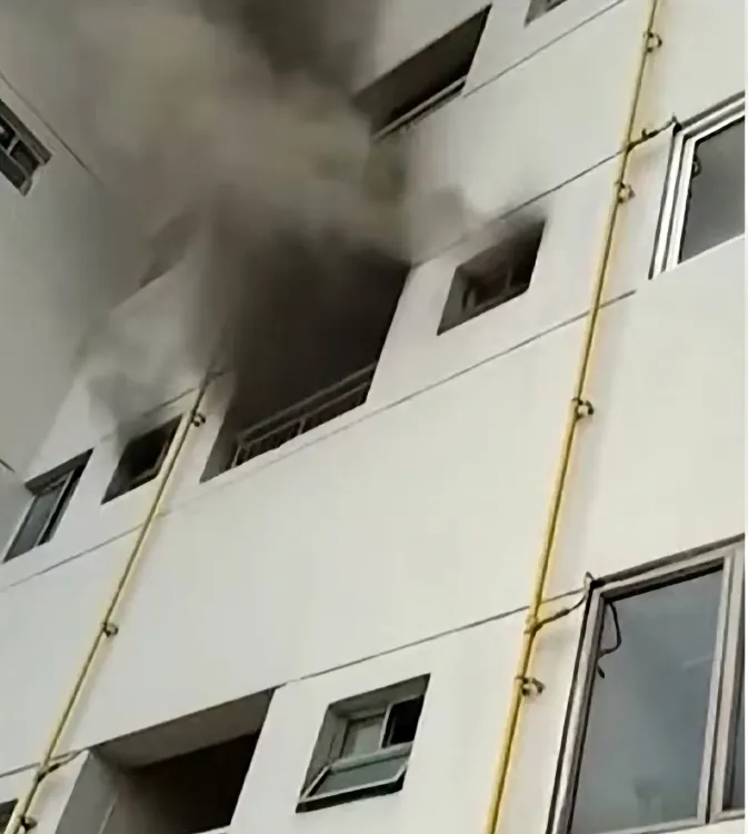 Fire breaks out on 28th floor of South City Complex, Kolkata; 8 engines deployed
