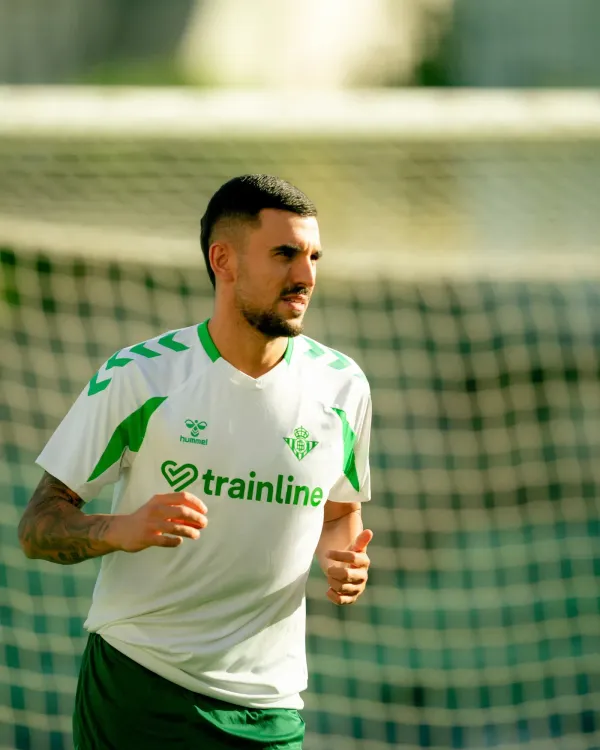 Dani Ceballos rejoins Real Betis on deadline day, signs until 2029