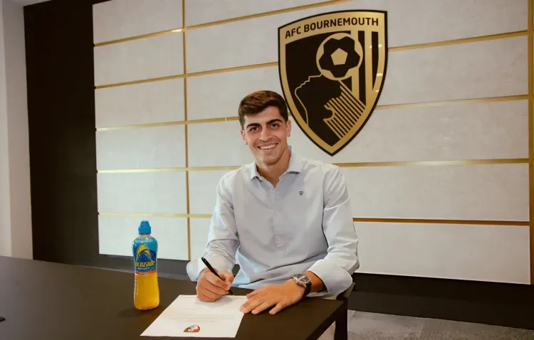Sevilla face squad overhaul as Juanlu joins Bournemouth, Sow moves to Genoa