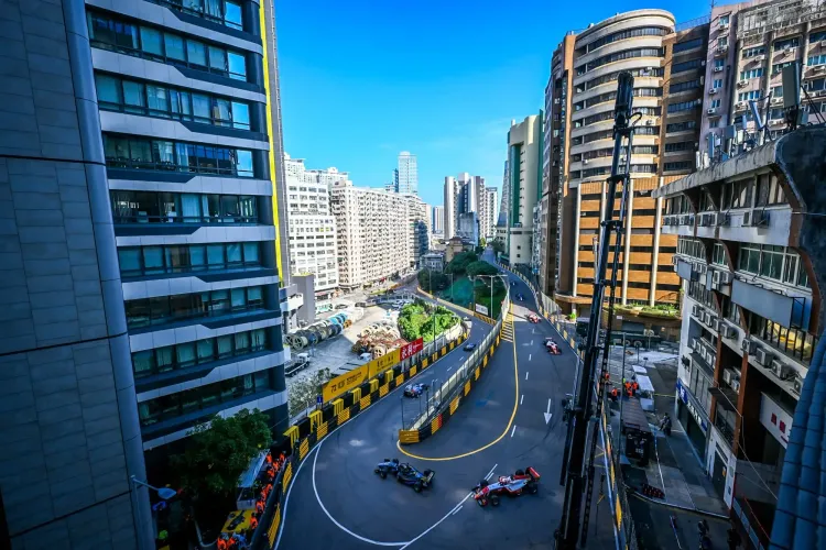 How Did Slater Dominate the Macao Grand Prix Qualifying Race?