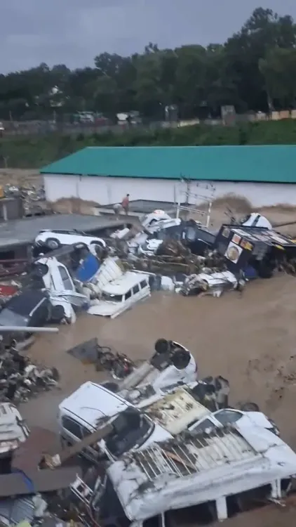 Flash floods kill 4, leave 5 missing in J&K's Rajouri and Poonch