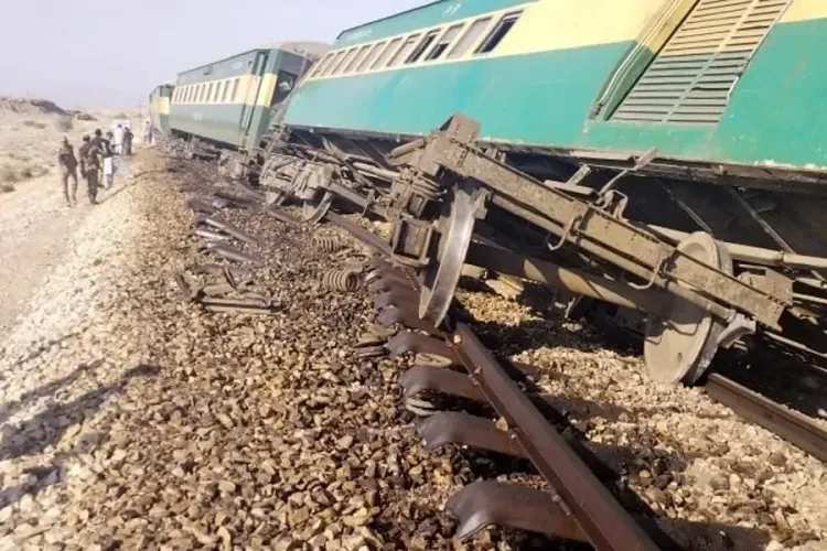 Rehman Baba Express derails in Multan: 4 dead, 30+ injured in Pakistan Punjab
