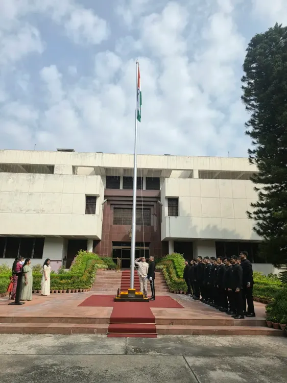 भारत के 80वें स्वतंत्रता दिवस पर मैक्रों की बधाई, इस्लामाबाद में भारतीय उच्चायोग ने फहराया तिरंगा