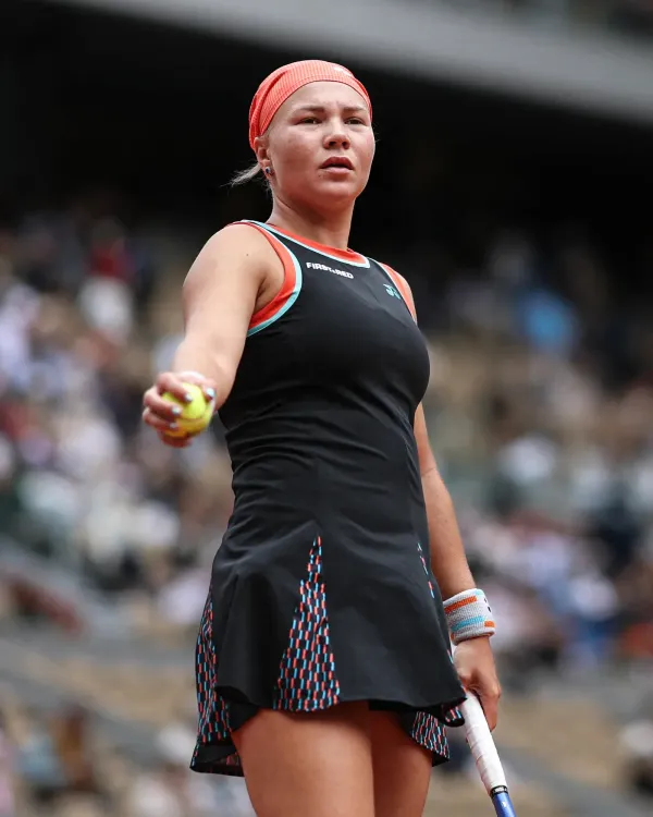 French Open: Shnaider stuns No.1 Sabalenka 3-6, 7-5, 6-0 for maiden semi
