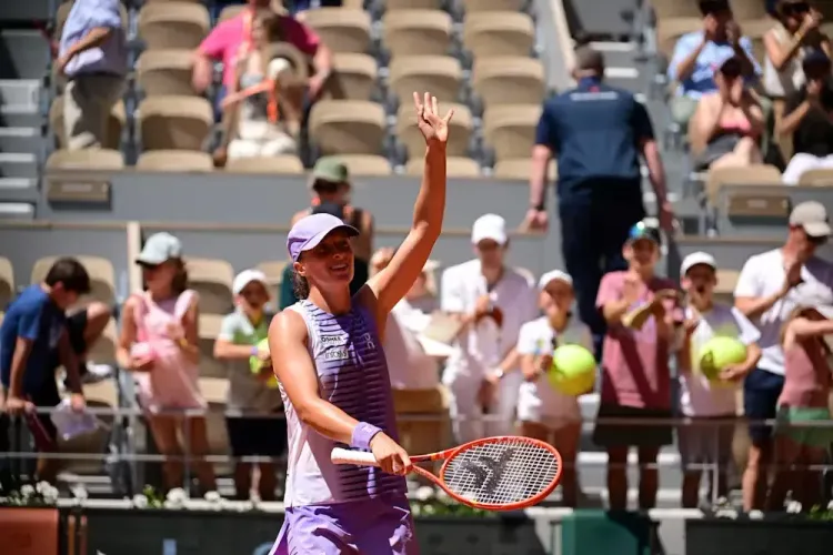French Open 2025: Swiatek into third round, faces Ostapenko threat