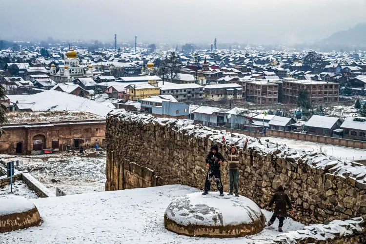 Has Fresh Snowfall Closed Highways and Disrupted Flights in Kashmir?