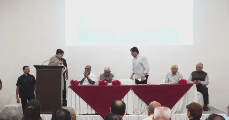 Gadkari attends Dr. C.D. Mayee Puraskar felicitation in Nagpur