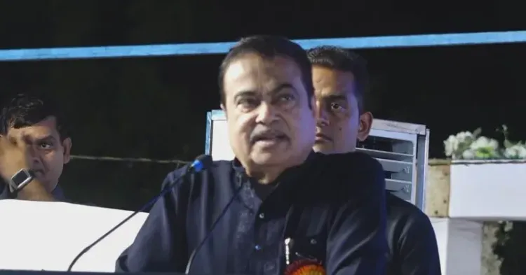 Gadkari attends felicitation of Shivaji Education Society chief in Amravati