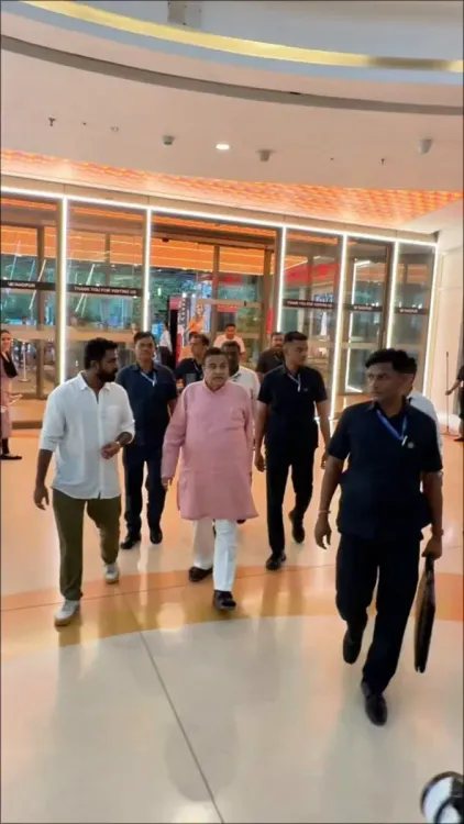 Gadkari attends special screening of '26/11 film' in Nagpur