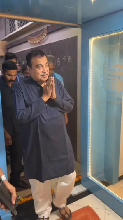 Gadkari releases 'Kaljayi Shriguruji' special issue in Mumbai