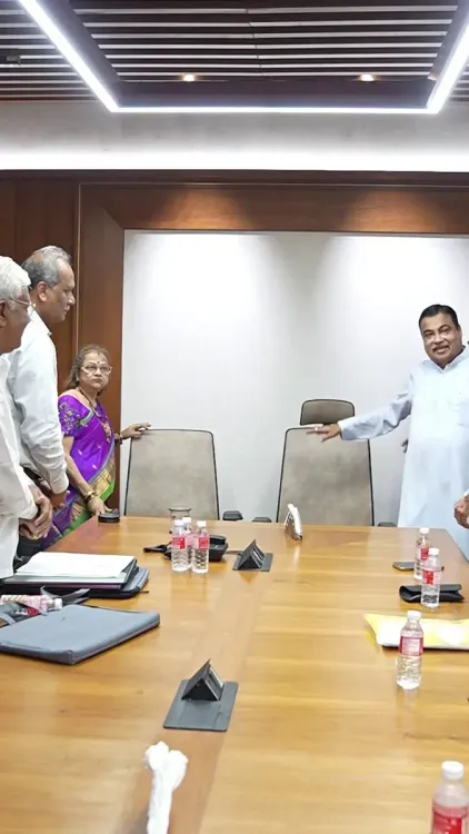 Gadkari's trust signs MoU to set up diagnostic centre in Amravati