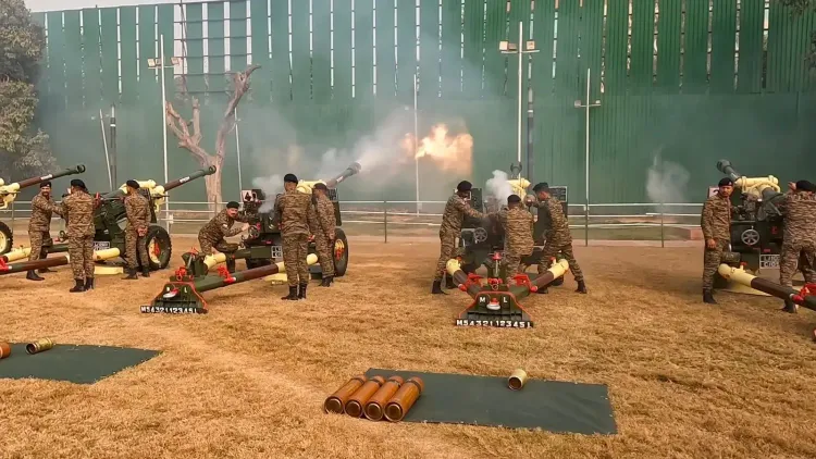 क्या गणतंत्र दिवस परेड की शुरुआत स्वदेशी तोपों की सलामी के साथ हुई?