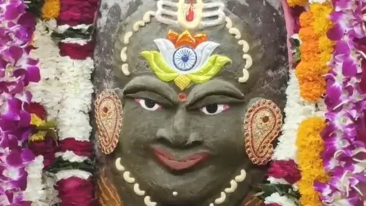 क्या तिरंगे की रोशनी से जगमगाया महाकालेश्वर ज्योतिर्लिंग मंदिर?