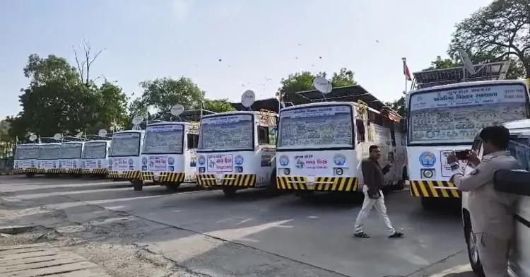 गुजरात प्रवेश उत्सव 2026: 28 सोलर 'स्कूल ऑन व्हील्स' बसों का लोकार्पण, हर बस में 20 बच्चों की पढ़ाई की व्यवस्था