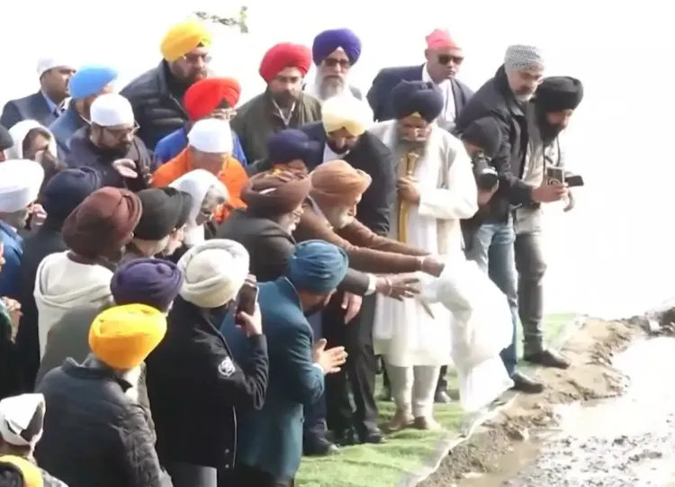 Gandhis, Congress leaders absent as kin collect Dr Singh’s ashes