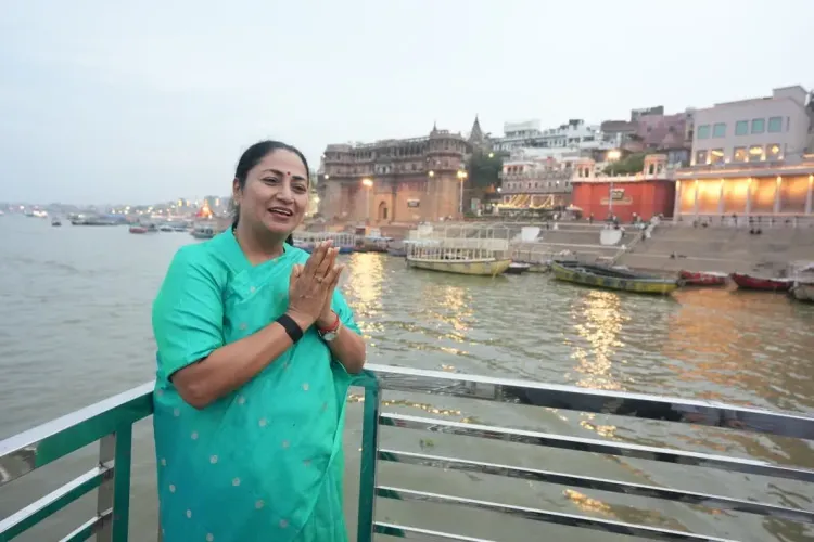 दिल्ली CM रेखा गुप्ता ने वाराणसी के दशाश्वमेध घाट पर की गंगा आरती, सपरिवार लिया आशीर्वाद