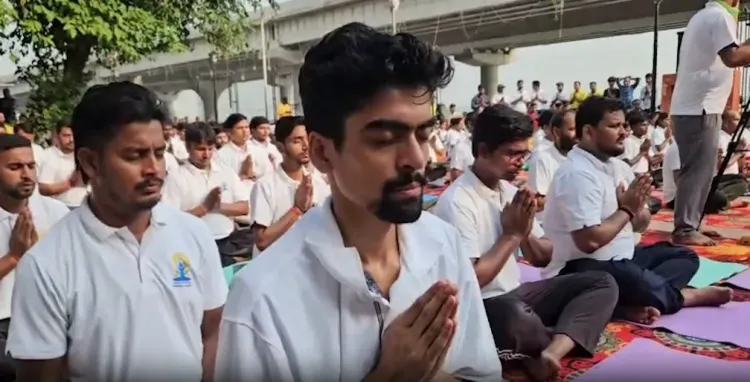 गंगोत्री से गंगासागर योग यात्रा: पटना के एनआईटी घाट पर 1,000 से अधिक लोगों ने किया सामूहिक योगाभ्यास