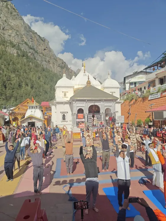 12वें अंतर्राष्ट्रीय योग दिवस पर उत्तरकाशी में हजारों ने किया योगाभ्यास, गंगोत्री-यमुनोत्री धाम भी रहे केंद्र