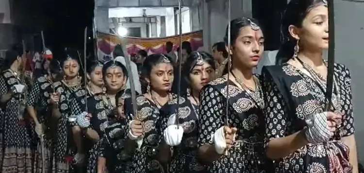 क्या गुजरात में विदेशियों पर गरबा का जादू चल रहा है?