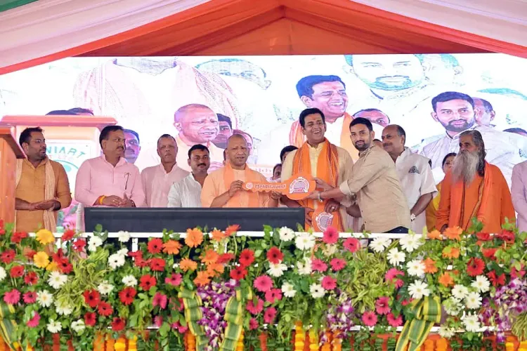 क्या गरीबों का दीपावली से पहले घर का सपना साकार हुआ? सीएम योगी ने गोरखपुर में 160 परिवारों को सौंपी फ्लैट की चाबी