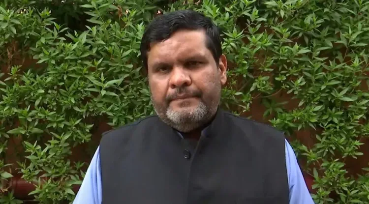 गौरव वल्लभ का विपक्ष पर चौतरफा हमला: संजय राउत को मनोचिकित्सक की सलाह, राहुल-खड़गे पर भी निशाना