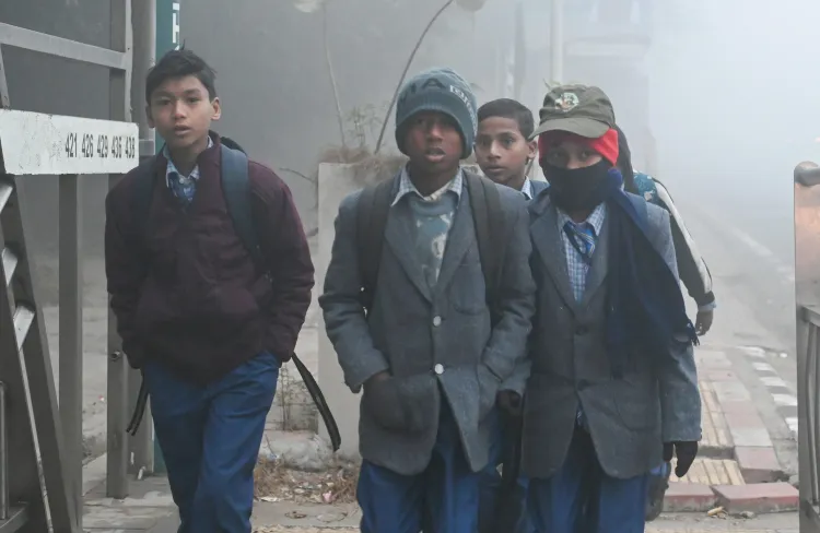 क्या गौतमबुद्ध नगर में स्कूलों की टाइमिंग बदली गई है? सुबह 10 से दोपहर 3 बजे तक खुलेंगे विद्यालय, दिल्ली में हाइब्रिड मोड लागू