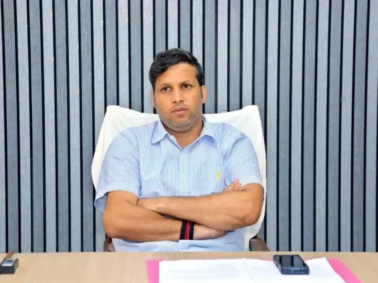क्या गाजियाबाद में डीएम का सख्त रुख 35 अधिकारियों के वेतन को रोकने का कारण बना?