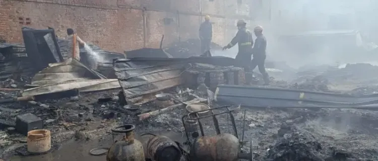 गाजियाबाद में कबाड़ गोदाम में आग, फायर विभाग की तत्परता से टला बड़ा संकट