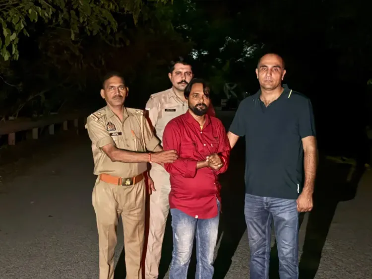 इंदिरापुरम मुठभेड़: पुलिस फायरिंग में वाहन चोर गुड्डू कुमार घायल, दो गिरफ्तार; चोरी की ब्रेजा और अवैध असलहा बरामद