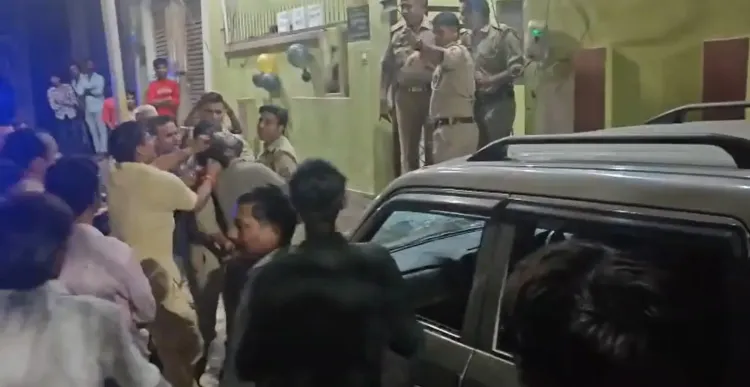 गाजियाबाद के मोदीनगर में रास्ते के विवाद पर मारपीट, पिता-पुत्र घायल; 3 हिरासत में