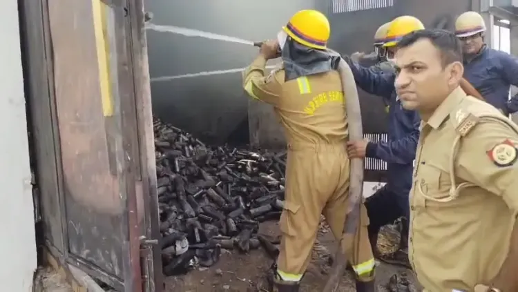 गाजियाबाद केमिकल फैक्ट्री में भीषण आग: 10 दमकल गाड़ियों से एक घंटे में पाया काबू, कोई हताहत नहीं