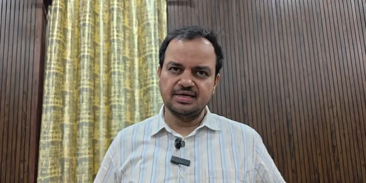 गाजीपुर डीएम अनुपम शुक्ला: जनगणना नागरिकता से नहीं जुड़ी, 15 नवंबर से स्व-गणना शुरू