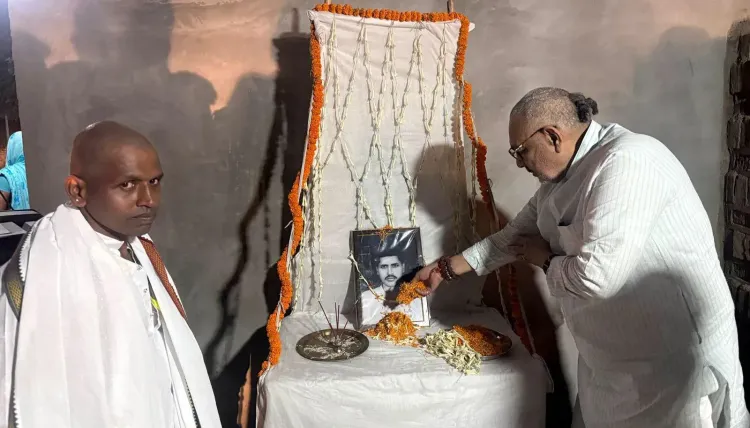 Giriraj Singh Attends Dwadasha Karma of BJP Worker's Father