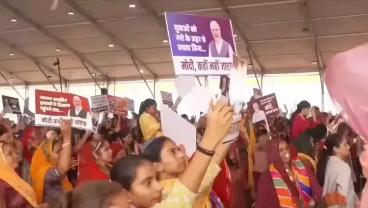 Giriraj Singh backs Modi with #ModiKahiNahiJayega vow