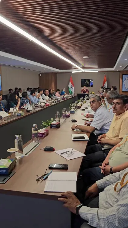 Giriraj Singh Chairs Textiles Review on Sustainable Growth