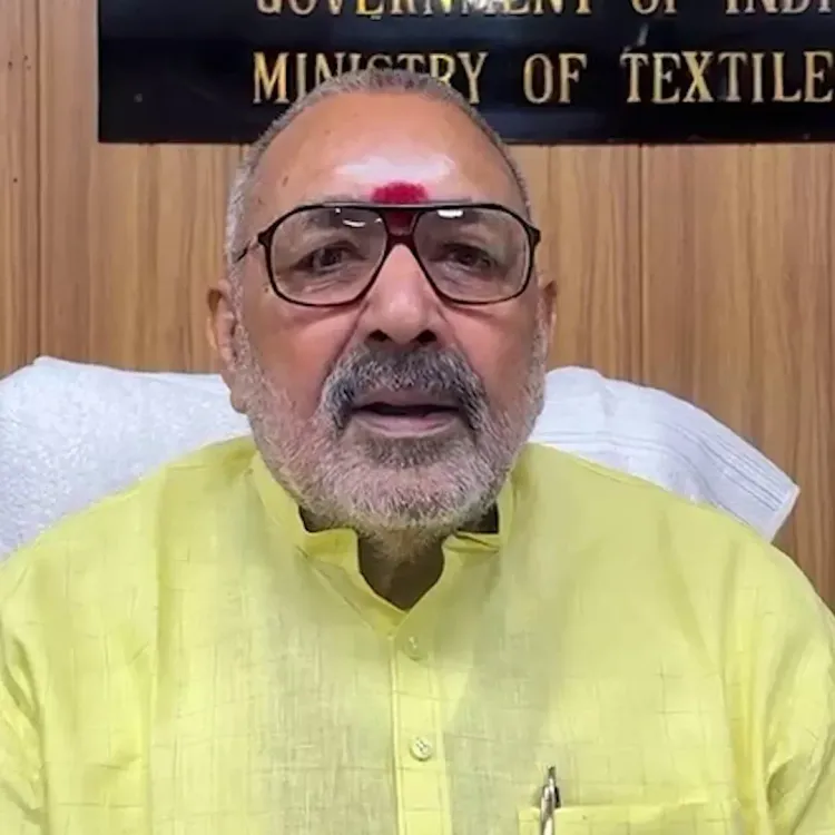 Giriraj Singh fires at Sonia Gandhi over citizenship, backs Nitish Kumar