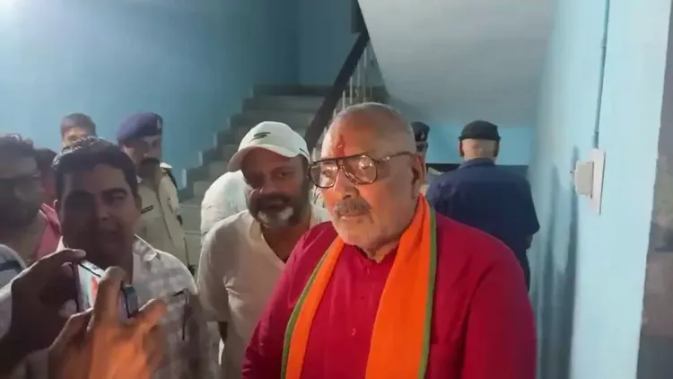 Giriraj Singh Holds Jan Sunwai in Ballia, Reviews Flood Prep