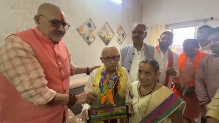 Giriraj Singh meets RSS thinker Appa Khare, discusses 12 years of Modi govt