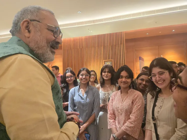 Giriraj Singh Meets Young Innovators at Bharat Tex 2026
