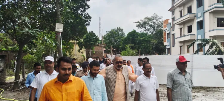 Giriraj Singh Pays Tribute to Social Worker Yogendra Prasad Singh