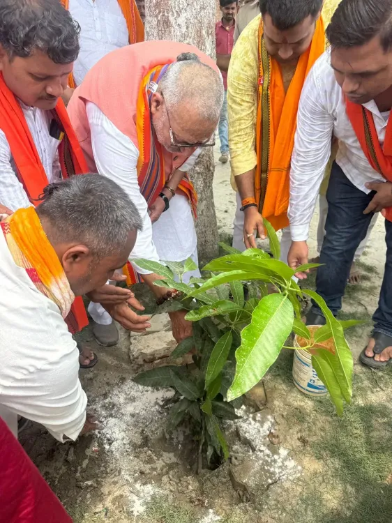 Giriraj Singh Plants Sapling Under Ek Ped Maa Ke Naam Drive