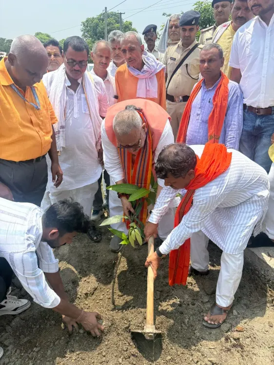 Giriraj Singh plants saplings under Ek Ped Maa Ke Naam at KVK Khodavanpur