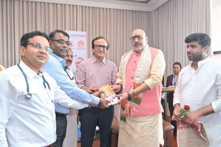 Giriraj Singh Reviews Health Services at Raipur's ITSA Hospital