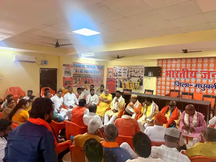 Giriraj Singh Reviews NDA Poll Strategy in Madhubani for Darbhanga Council Seats