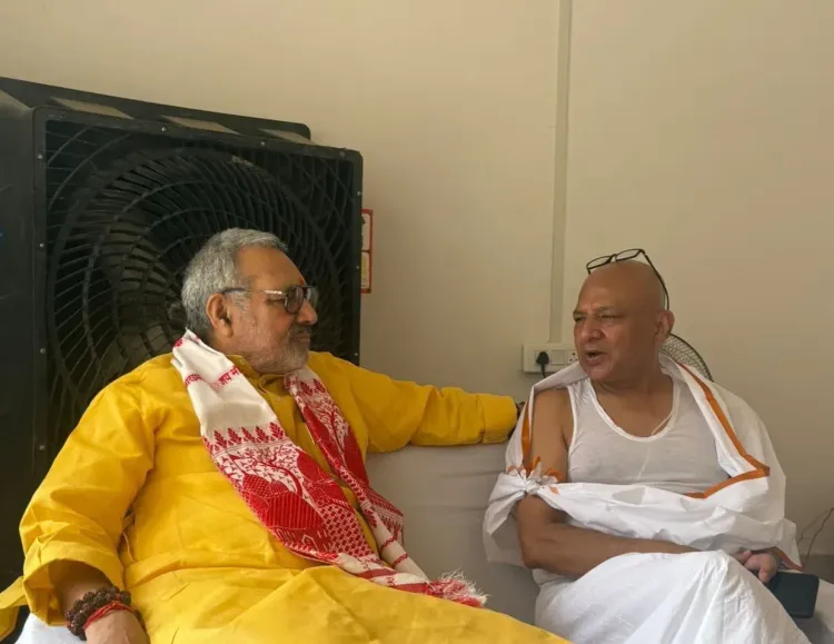 Giriraj Singh Visits Ghosawari to Condole Dr. Surya Narayan Singh