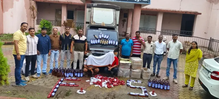 वाशिम में ₹5.87 लाख की गोवा निर्मित अवैध शराब बरामद, दो तस्कर गिरफ्तार, वाहन जब्त