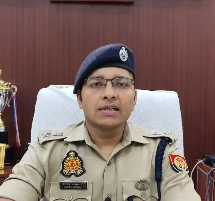 गोंडा मुठभेड़: गोकशी के वांछित आरोपी कमरुद्दीन को पैर में गोली, SOG ने किया गिरफ्तार
